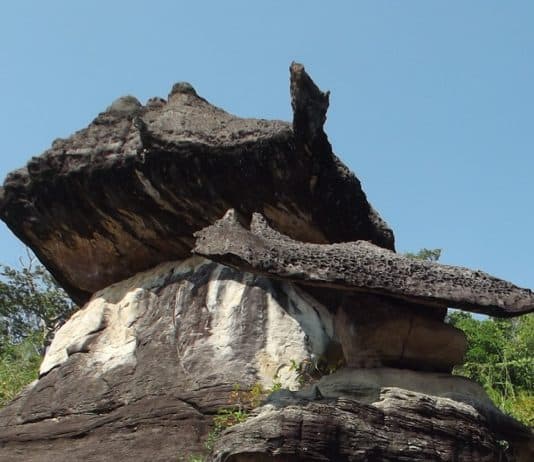 ภูผาเทิบ มุกดาหาร หินสวยสุดแปลกตา